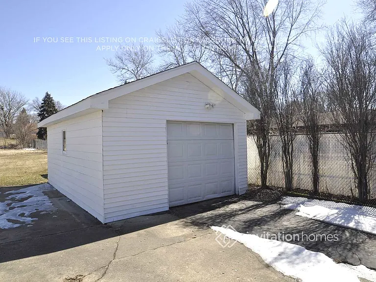 1227 S Lawler Ave — Photo 4
