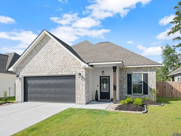 9709 Magical Ln, Denham Springs, LA 70726