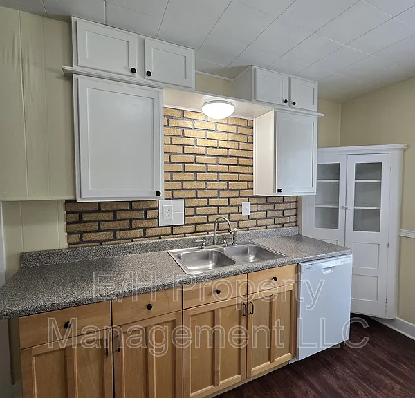 322 N Park Ave — Photo 11