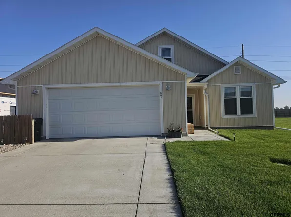 807 Grandview St, Sutton, NE 68979