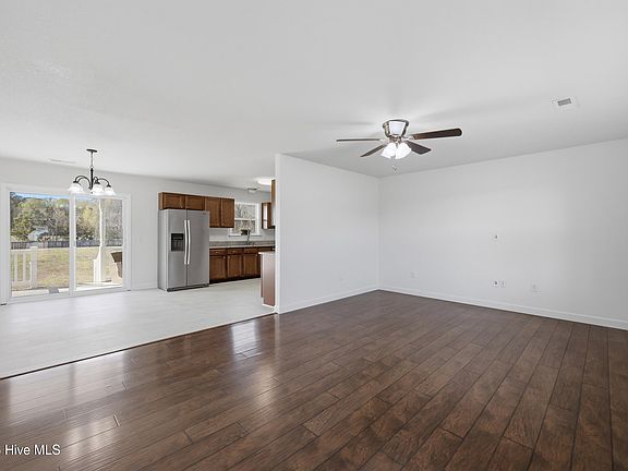 4th image of 127 Cayuse Way