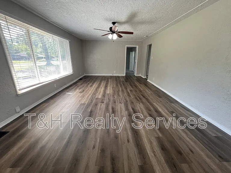 1607 Costello Dr — Photo 7
