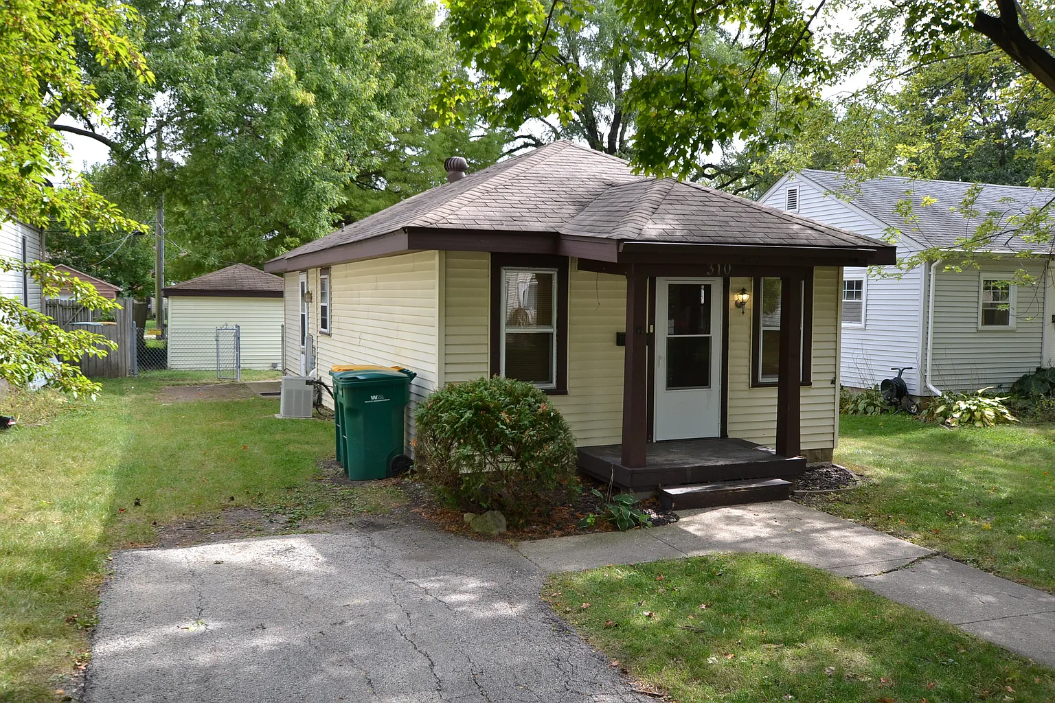 310 Park Dr photo 1