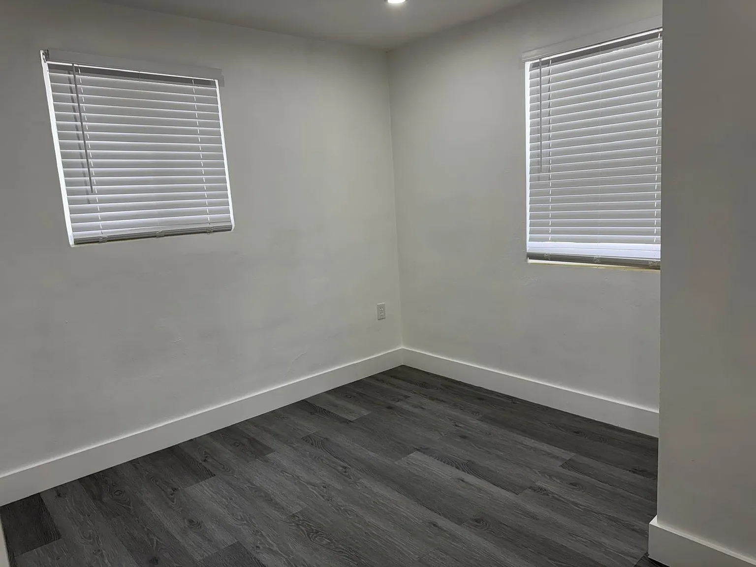 4550 SW 36 St - 1 — Photo 3
