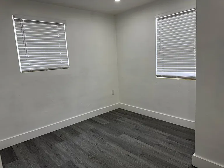 4550 SW 36th St — Photo 3