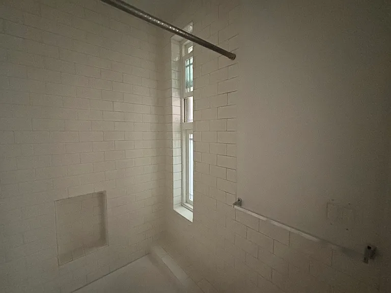 821 S Serrano Ave #4 — Photo 5