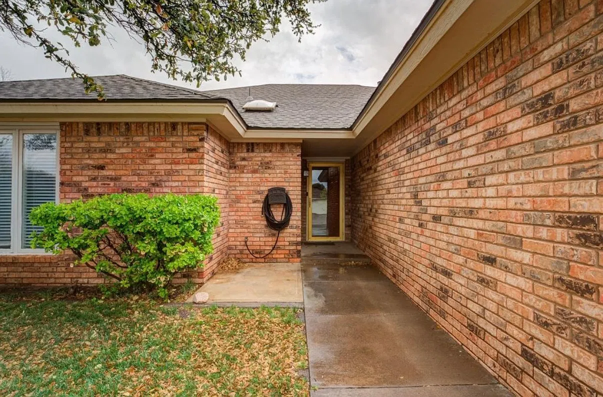 3 bed, 1663 sqft, $2,220 — Photo 3