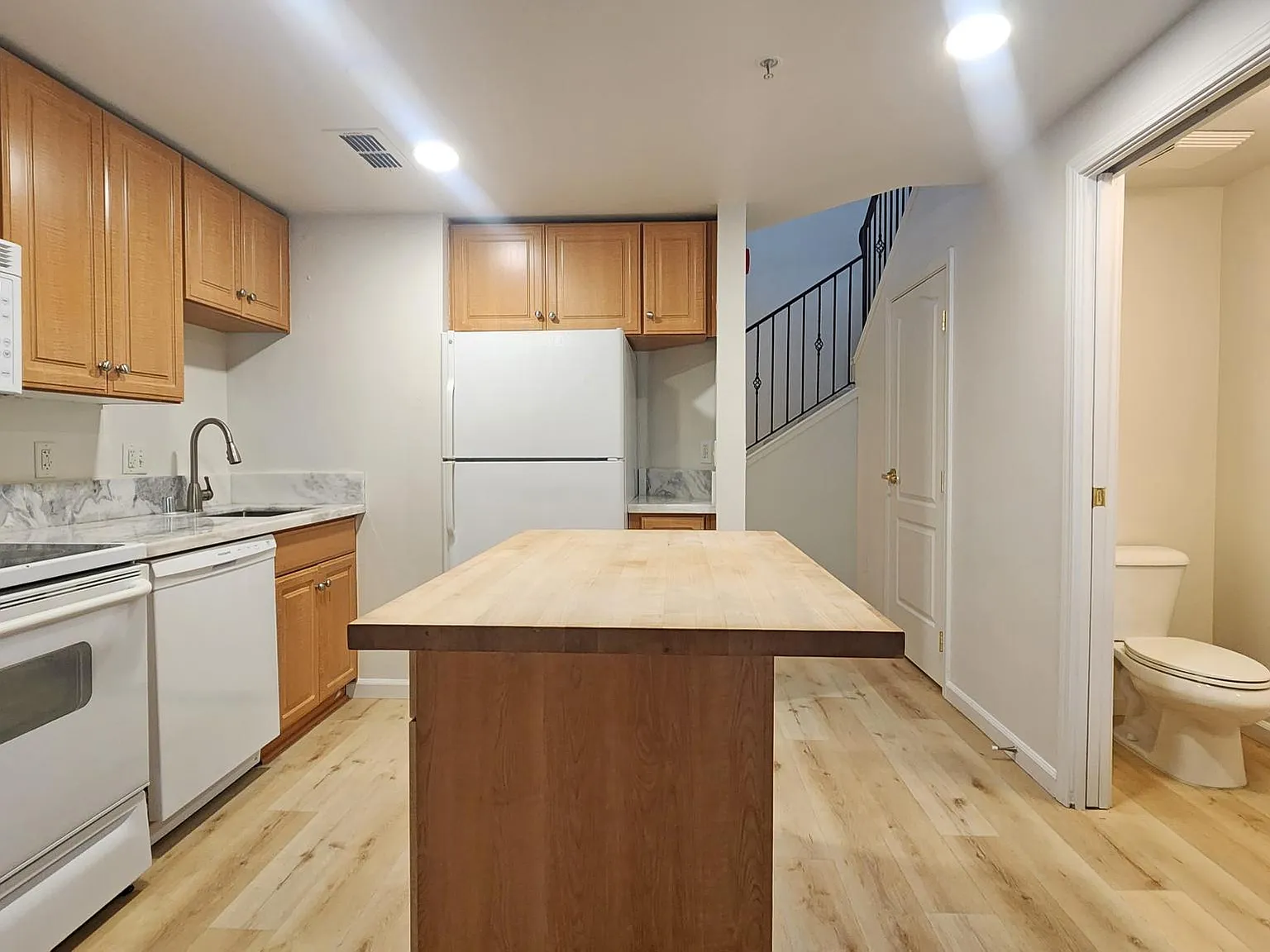 2 bed, 1.5 bath, 941 sqft, $2,395 — Photo 3