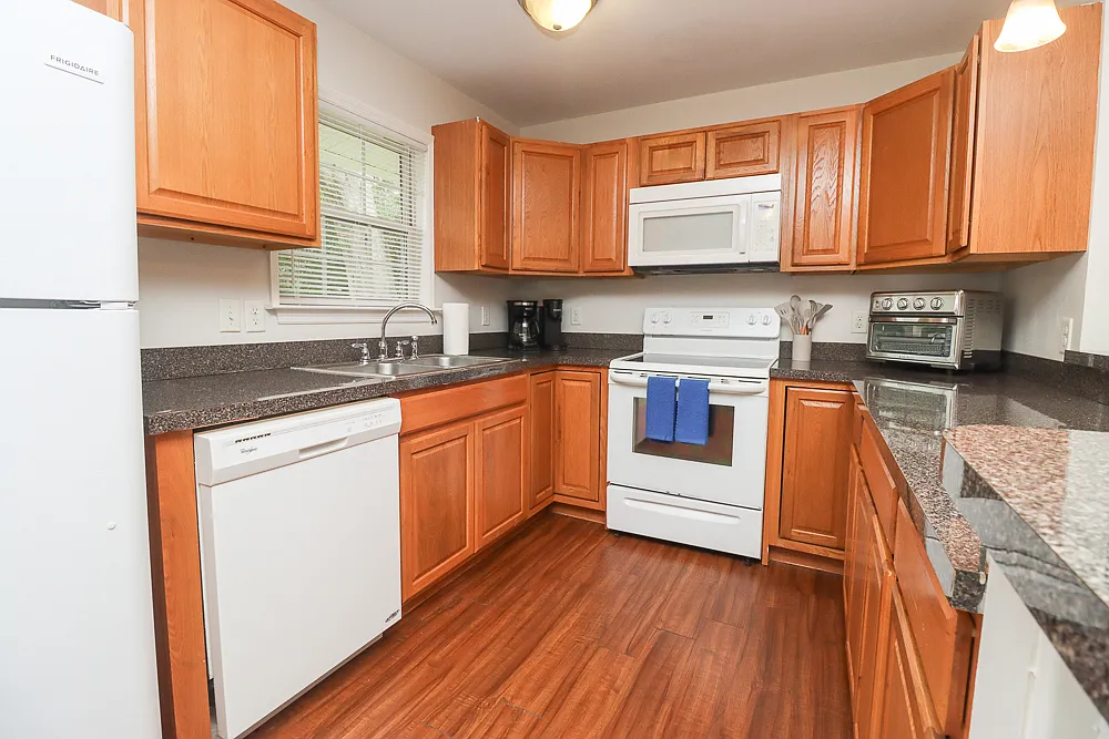 4 bed, 2200 sqft, $2,675 — Photo 2