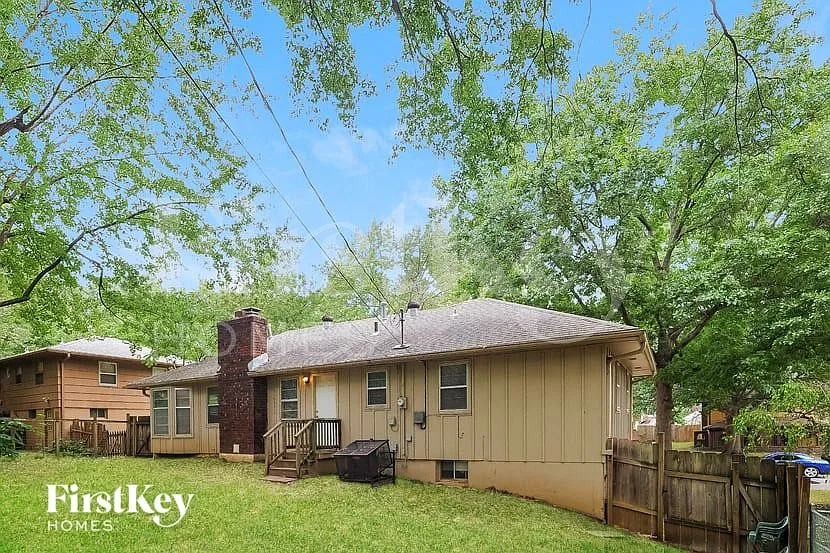 3 bed, 2.0 bath, 1296 sqft, $1,855 — Photo 2
