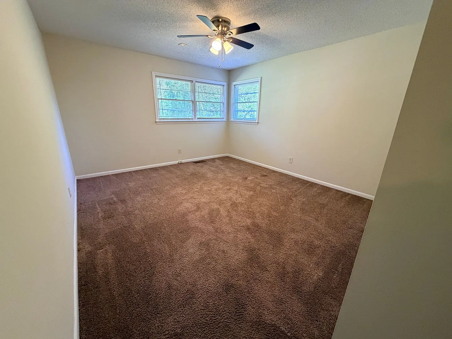 3BD/1.5B Home in Great Location!! — Photo 3