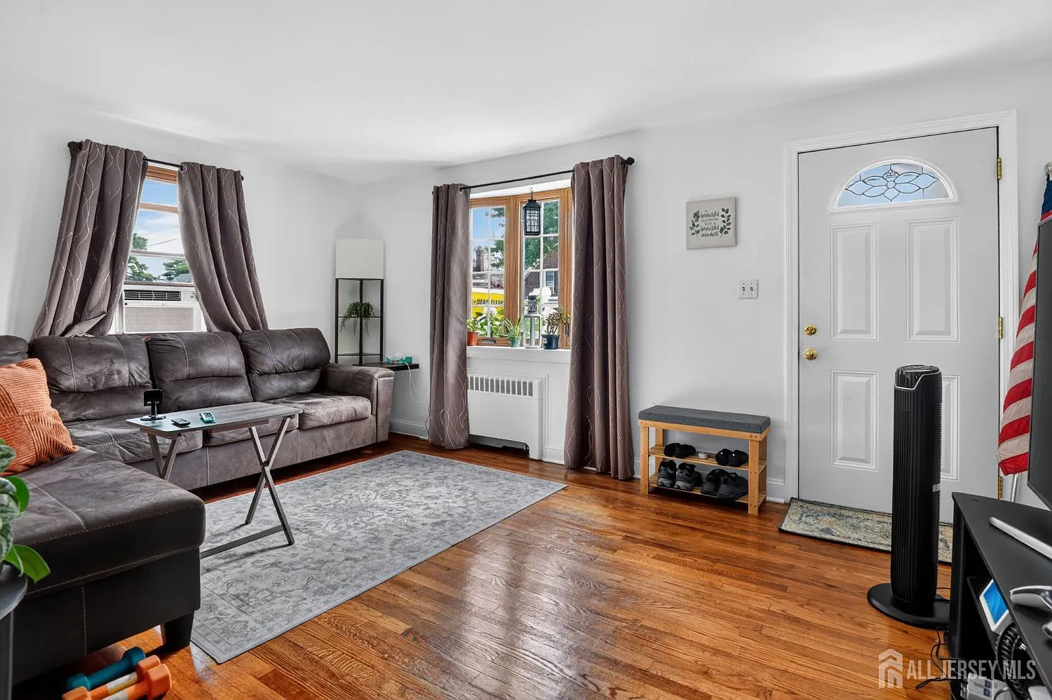 2 bed, 1.0 bath, 744 sqft, $2,250 — Photo 3