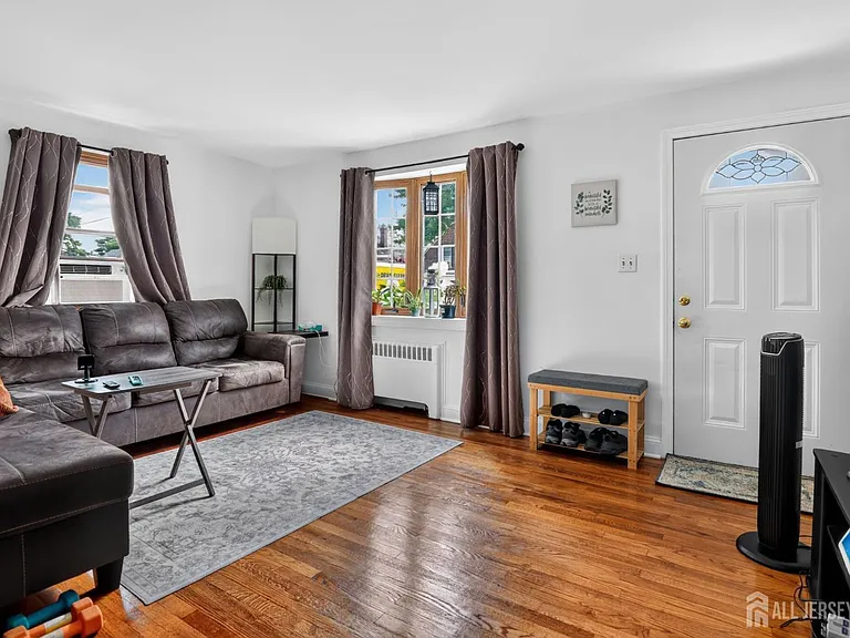 41 Westervelt Ave — Photo 3