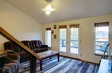 3 bed, 1248 sqft, $3,600 — Photo 3