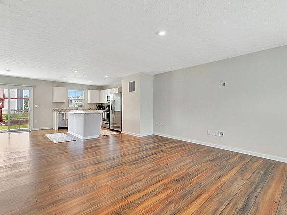 5th image of 1467 Deters Dr