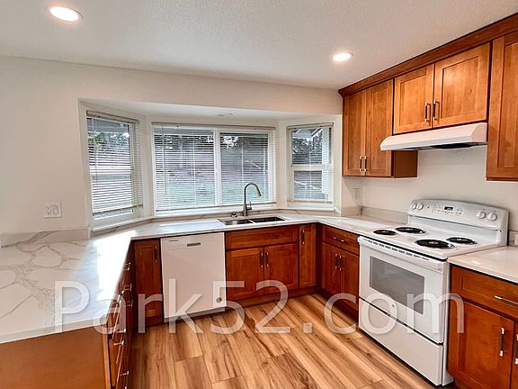 5th image of 1720 153rd St S