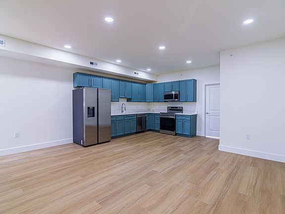 5th image of 3956 Parrish St #C