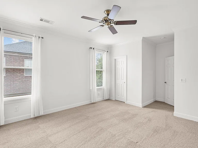 1610 Twin Square Way — Photo 40