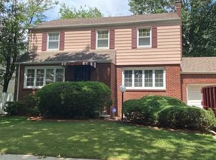 147 Van Buskirk Rd, Teaneck, NJ 07666