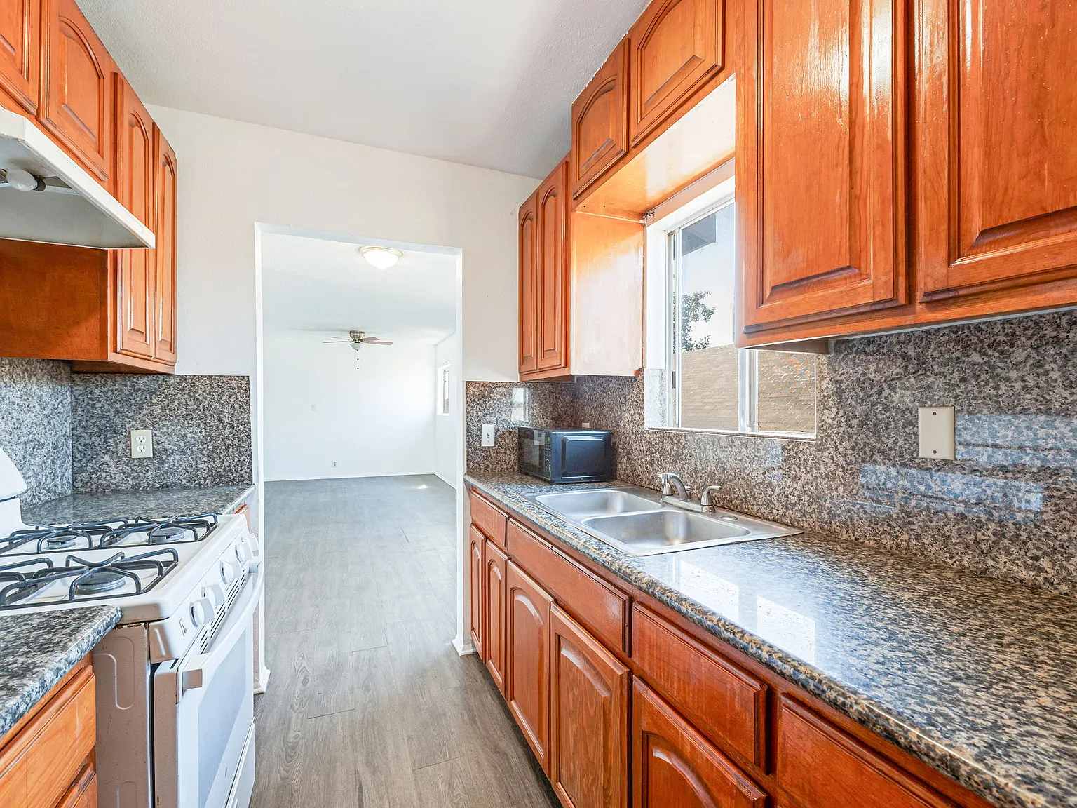 4 bed, 2.0 bath, 1064 sqft, $2,995 — Photo 2