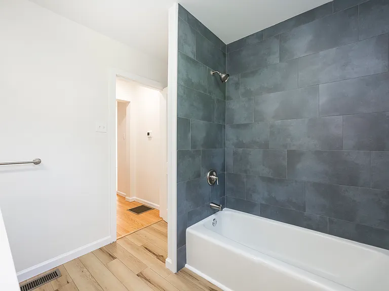 554 Main St #5 — Photo 10