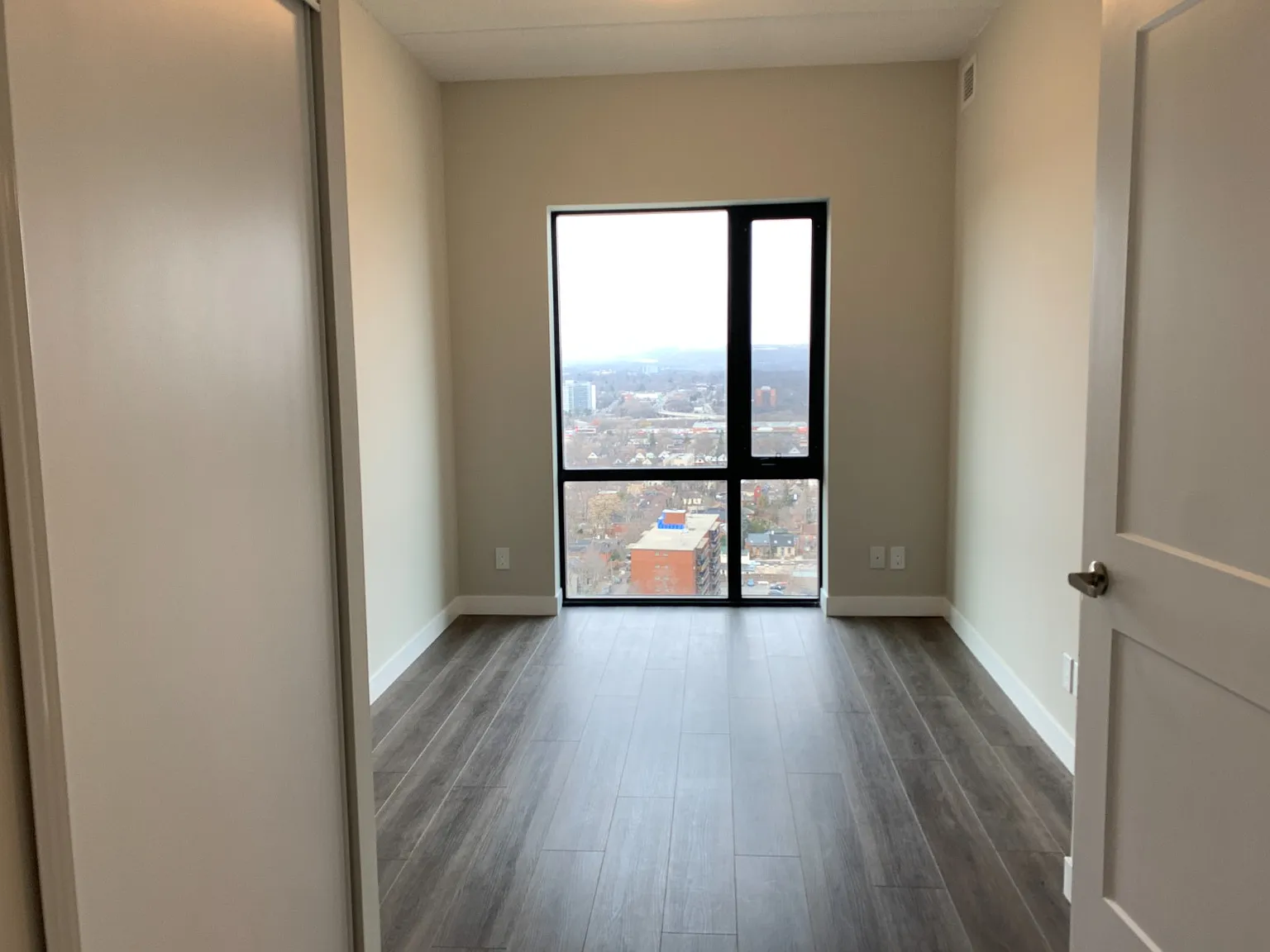 2 bed, 831 sqft, $2,400 — Photo 3