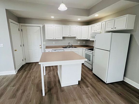 3rd image of 2105 14th St