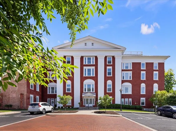 100 Village Dr APT 202, Staunton, VA 24401