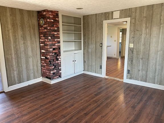 5th image of 194 Mechanic St APT 1