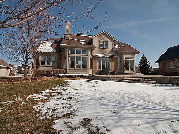 3rd image of 48479 Hilltop Dr E