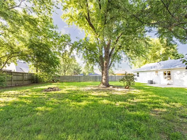 1000 SW Tater Black Rd, Bentonville, AR 72712