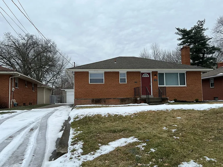 1387 E Gates St — Photo 2