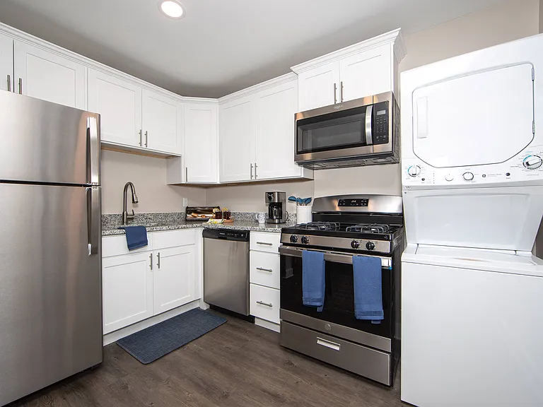 Crystal Lakes Apartments — Photo 8
