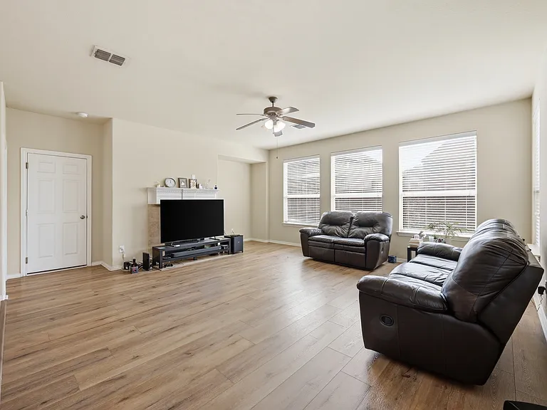 11945 Henderson Dr — Photo 5