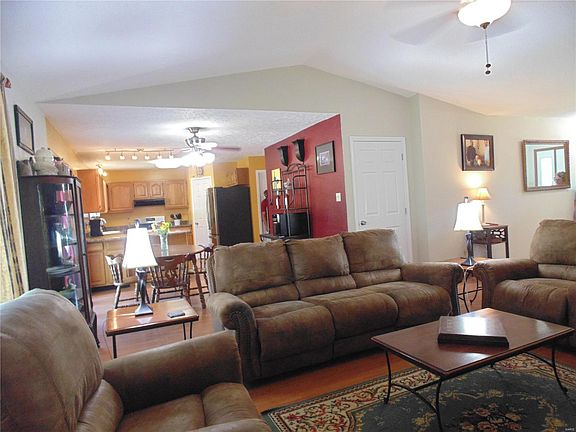 5th image of 60 Sunbeam Dr