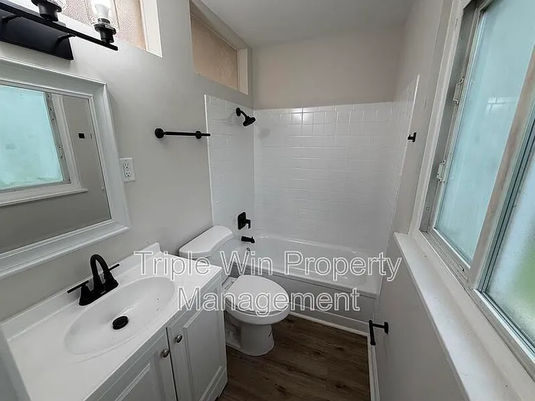 10805 Landseer Dr — Photo 28