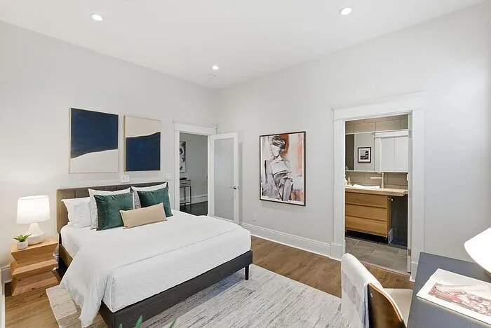 471 S Van Ness Ave — Photo 16