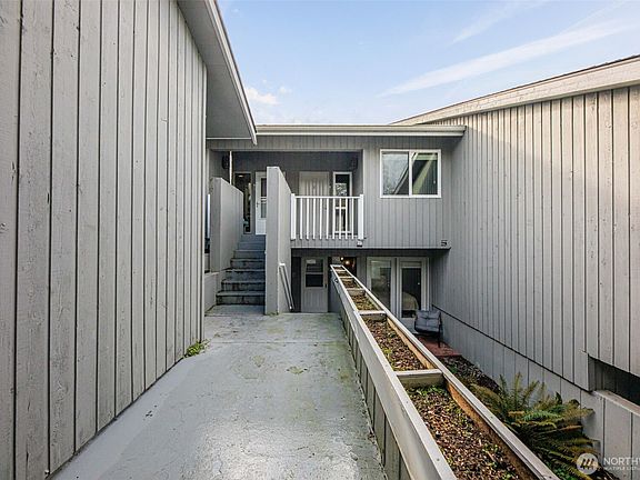 4th image of 6910 Woodlands Way