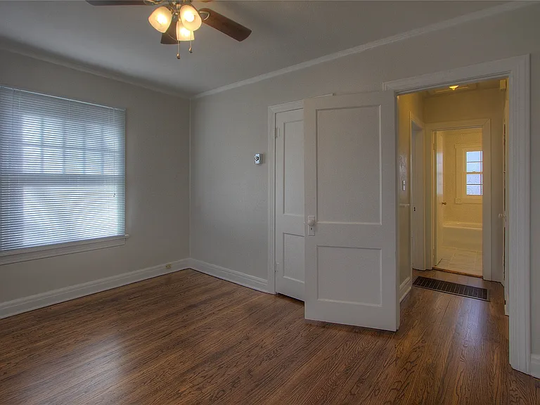 1316 S Knoxville Ave — Photo 14