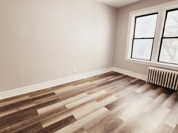 122 Corbin Avenue image 1 of 8