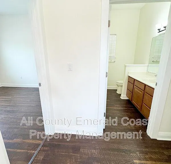 722 Kelly St — Photo 43