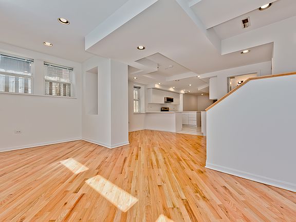 5th image of 1468 W Balmoral Ave APT 1