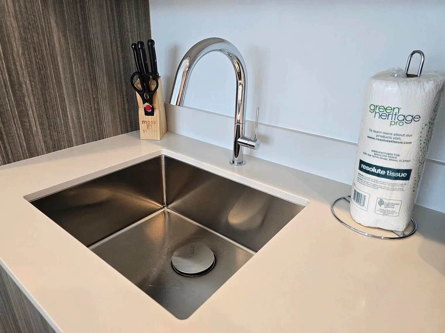 1 bed, 1.0 bath, $5,352 — Photo 3