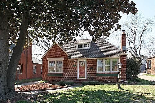 2nd image of 1936 S Florence Pl