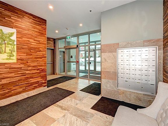 4th image of 250 Albert St #319