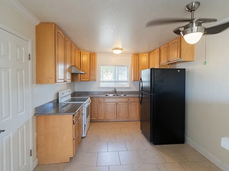 640 S 2nd St #3 — Photo 3