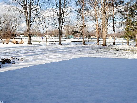 5th image of 30942 Clinton Dr