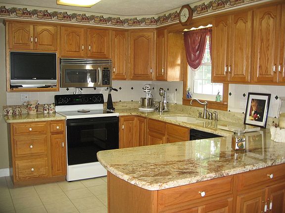 kitchen w/granite and tile.