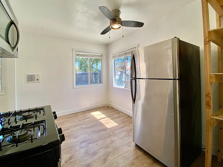411 G St #A — Photo 10