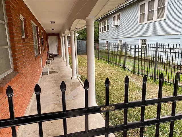 3 bed, 1.0 bath, 1400 sqft, $1,800 — Photo 3
